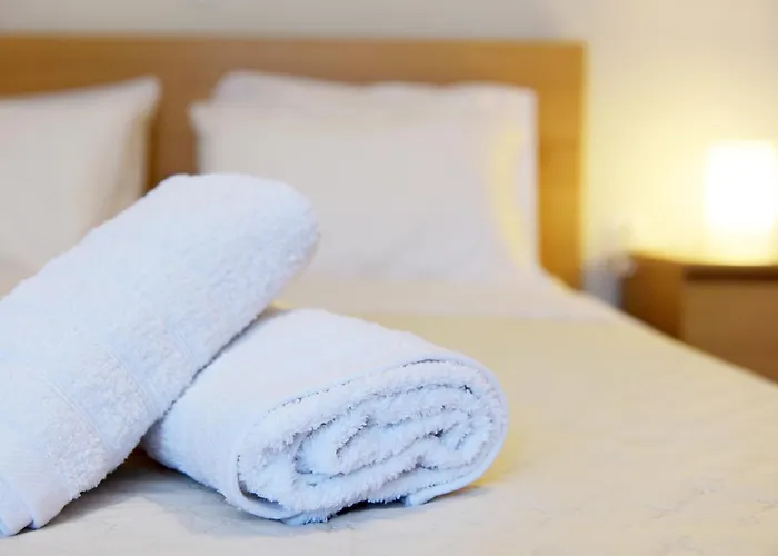 Square Apartment Émbonas